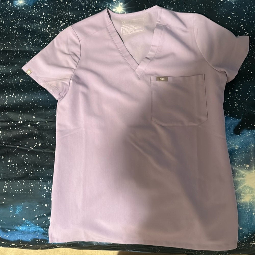Selling figs xs casma one pocket scrub top and Zamora regular joggers
